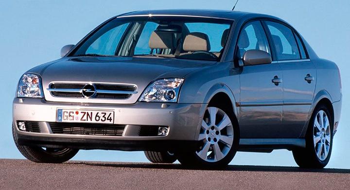 Motorlampan på frågeställarens Opel Vectra lyser gult.