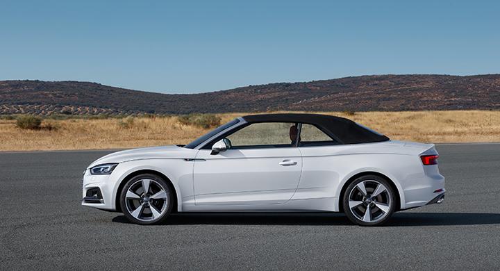 Audi A5 med suffletten uppe.