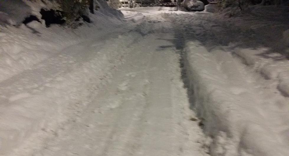 Här blev Subarun hängande. Obs - hjulspåren är mycket djupare i verkligheten än de ser ut att vara på bilden.