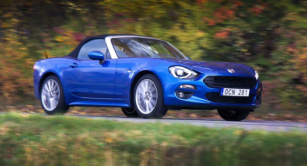 Kul på hjul för två – Fiat 124 Spider.