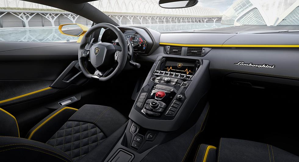 Lamborghini Aventador S styr med alla hjul