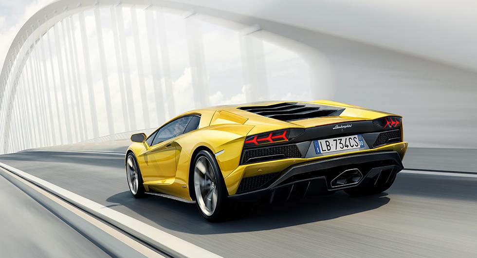 Lamborghini Aventador S styr med alla hjul