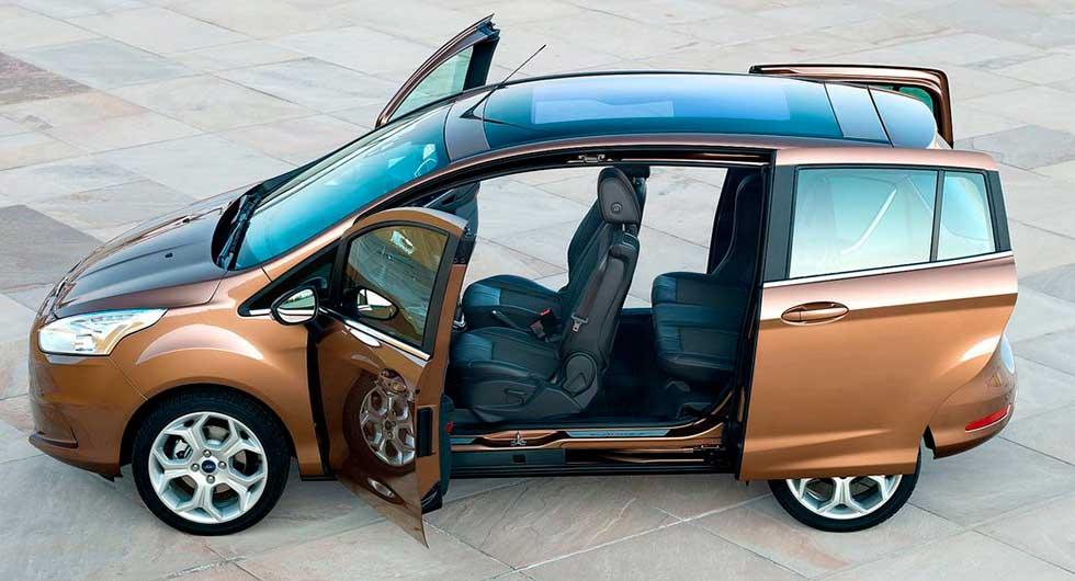 Frågeställaren vill ha en bred dörröppning för att kunna montera ett svängbart säte och undrar om det finns fler B-stolpslösa alternativ än Ford B-Max.