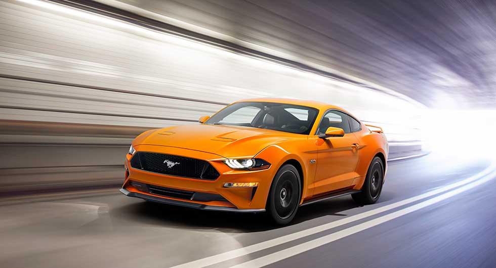 Ford Mustang hänger läpp