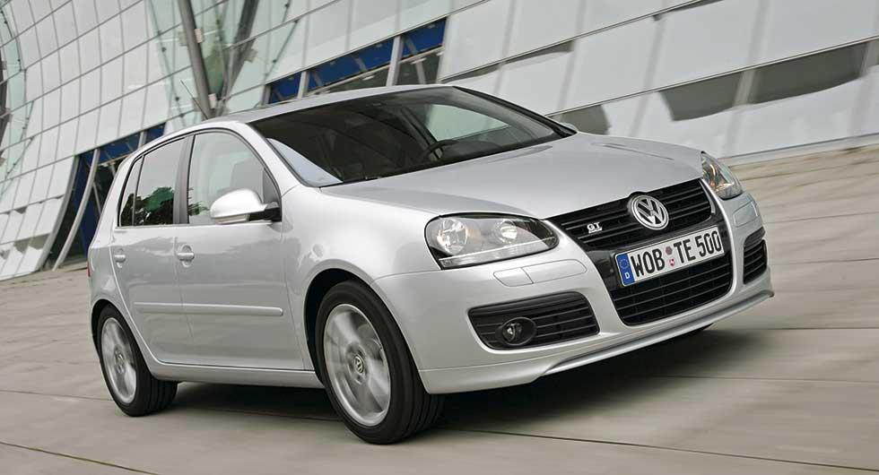 Frågeställaren upplever sin VW Golf GT Sport som väldigt studsig och stötig.
