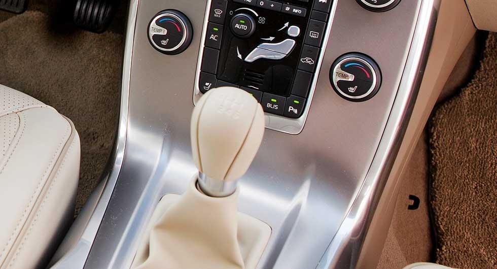Frågeställaren har en Volvo V70 med krånglande elektrisk parkeringsbroms.