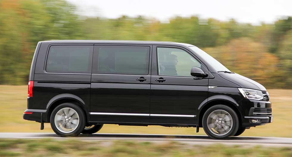 Transportör med rondör. I VW Multivan får det plats många.