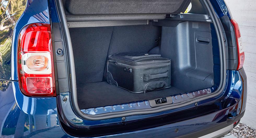 475 l bagage får plats i skuffen men lasttröskeln är hög och lätt att repa.
