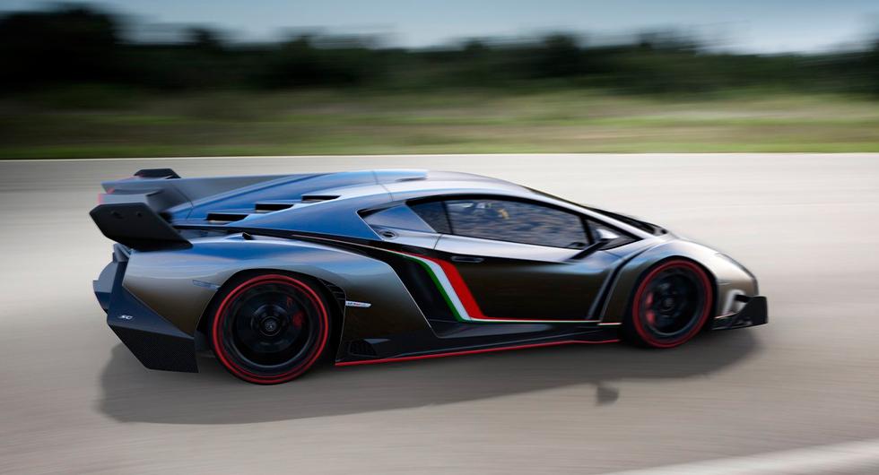 Lamborghini Veneo med hardtop byggdes endast i tre exemplar. Dessa, plus de nio Roadstermodeller som tillverkats måste nu återkallas.