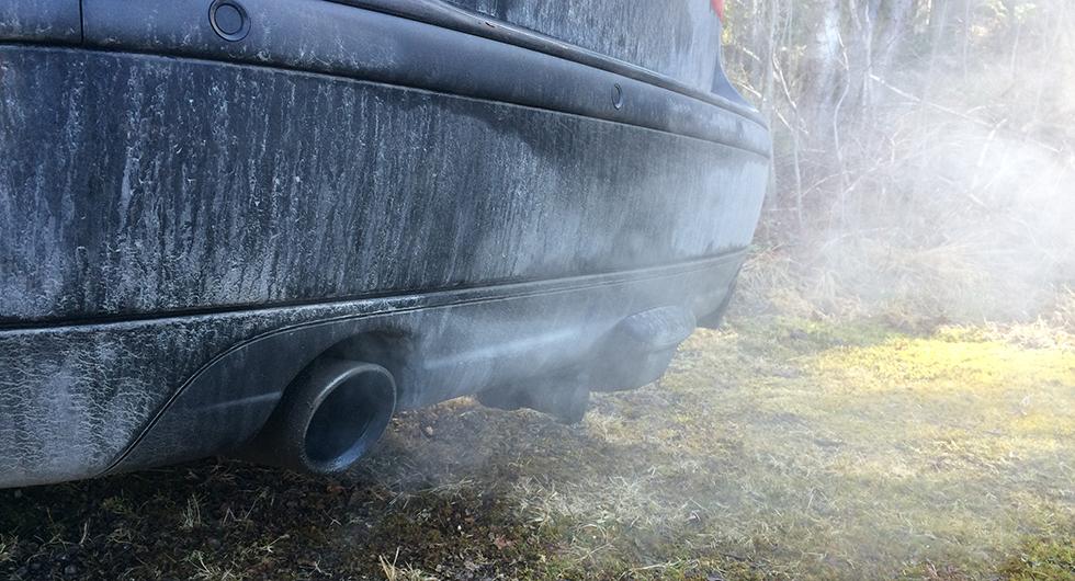 Nya bilar som är utsläppsbovar ska få betala dyrt för sina synder, enligt ett förslag från regeringen.