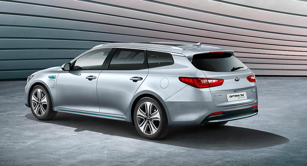 Laddlucka fram och bensinlucka baktill på Kia Optima Sportswagon Plug-in Hybrid.