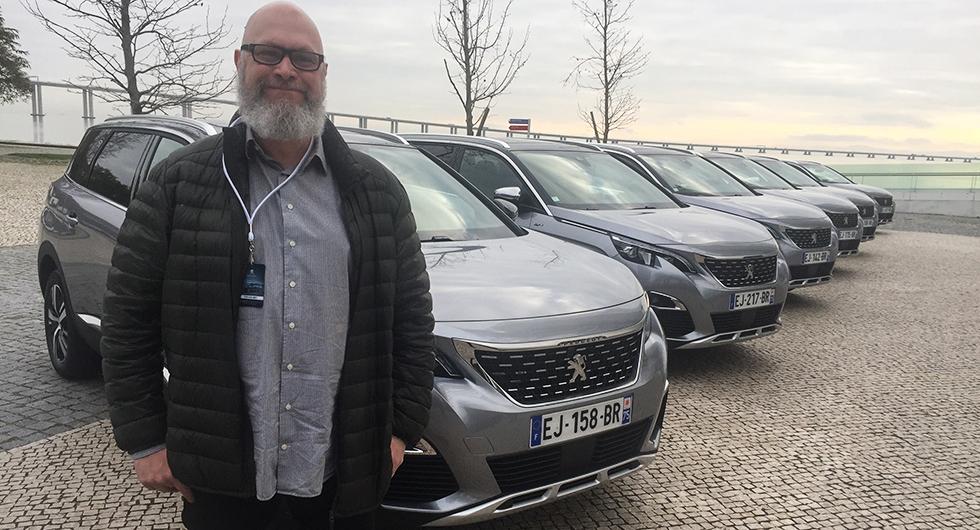 Steget från mindre familjesuven 3008 till sjusitsiga 5008 ska enligt Peugeot kosta 10.000-15.000 kronor.