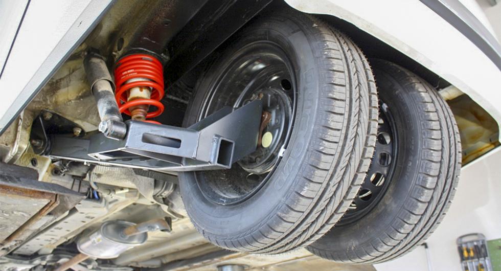Bygga om bilen till ”trehjuling”?