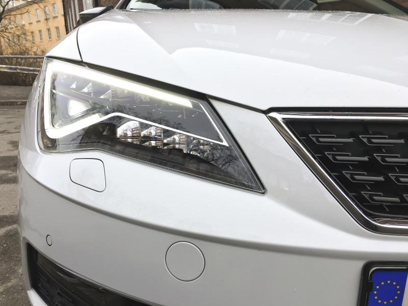 Ny design på LED-ljusen för i år. LED-strålkastare kostar 11 800 kr.
