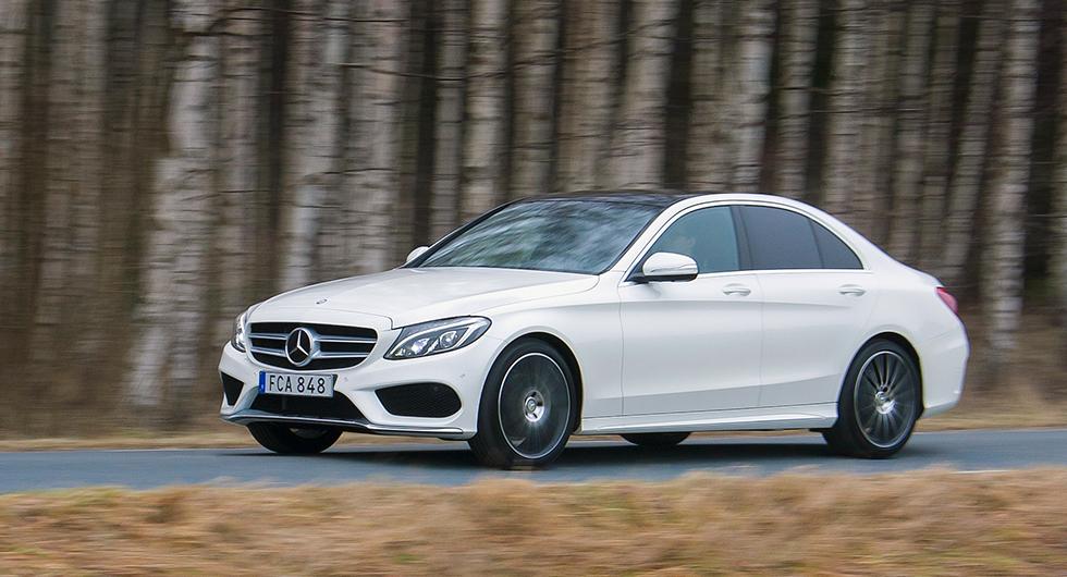 Frågeställaren undrar om det behövs extra rostskyddsbehandling på Mercedes C-klass från 2014.