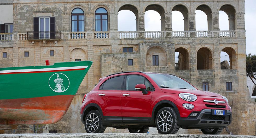 Fiat 500X är en av bilmodellerna som hamnat i skottgluggen efter anklagelser om fuskande med utsläppstester.
