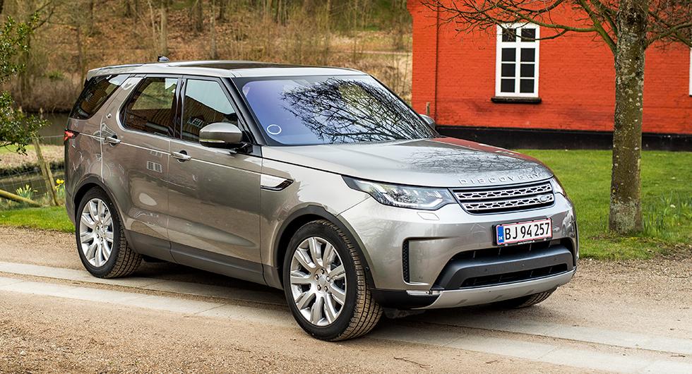 Design enligt Land Rovers nu lite mjukare linjer. Discovery är nu byggd till största delen i viktbesparande aluminium.