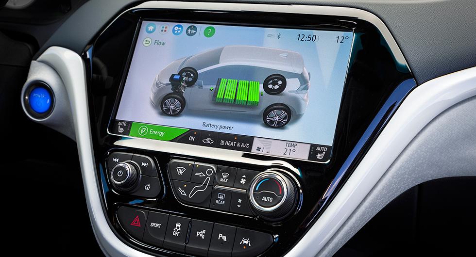 Infotainmentsystemets 10,2 tum stora skärm kan spegla Apple CarPlay och Android Auto.