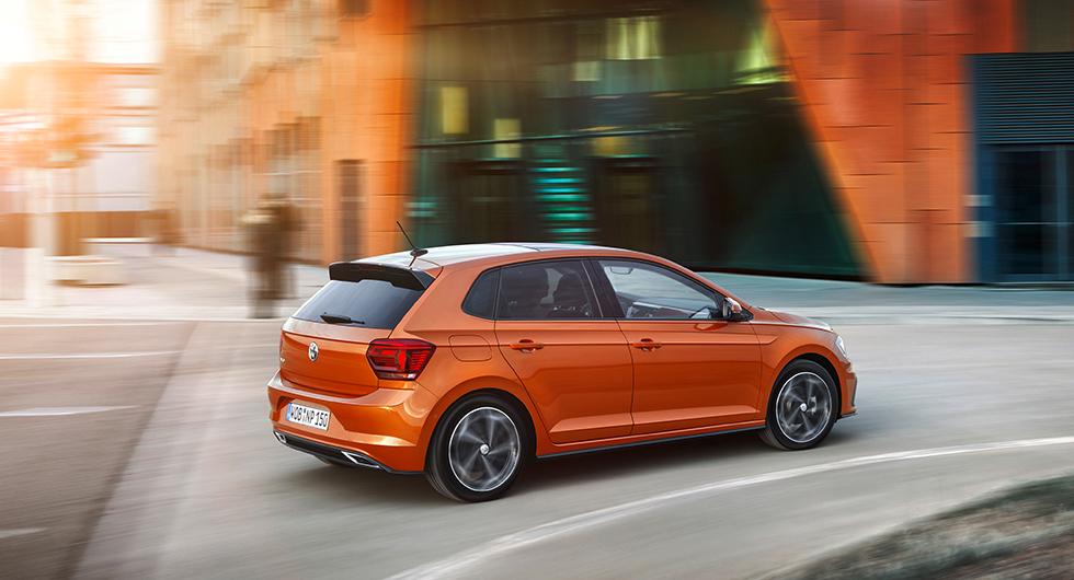 Volkswagen Polo nafsar Golf i hälarna