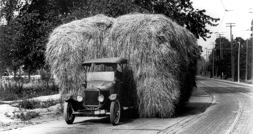 Ford transportbilar fyller 100