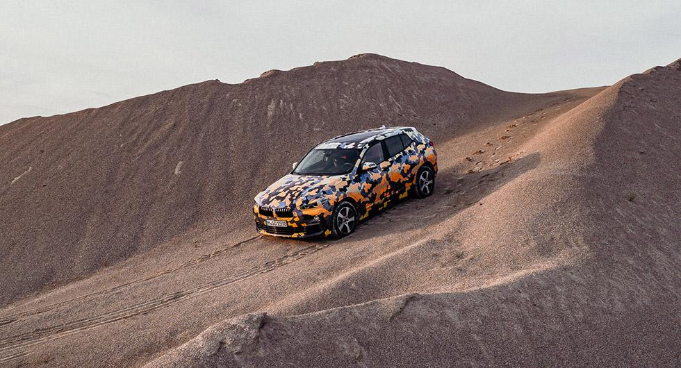 BMW visar kamouflerad X2