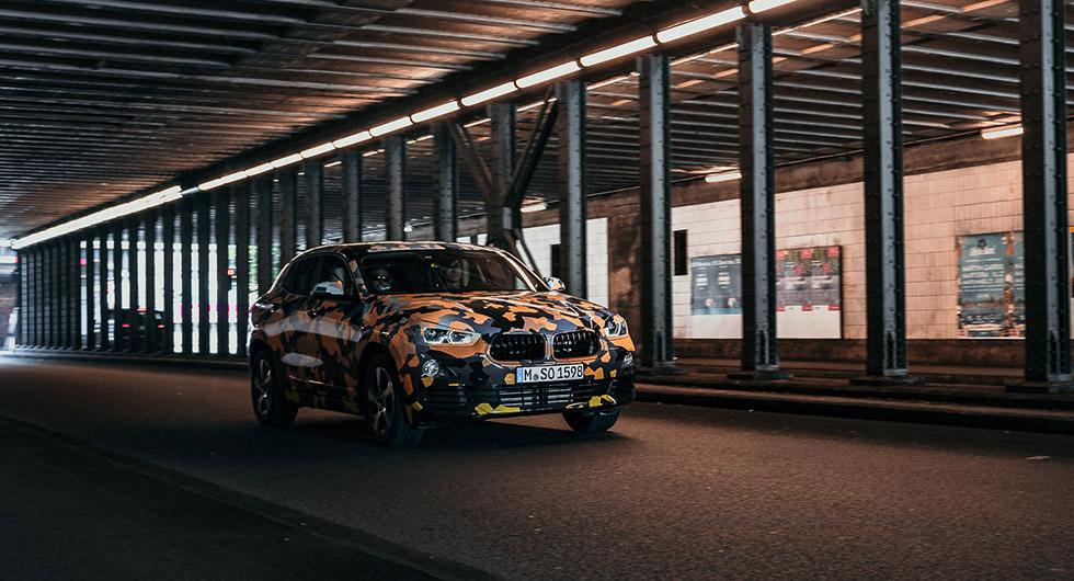 BMW visar kamouflerad X2