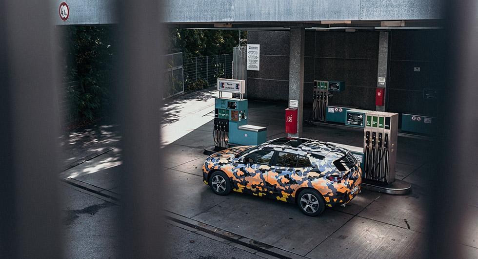 BMW visar kamouflerad X2