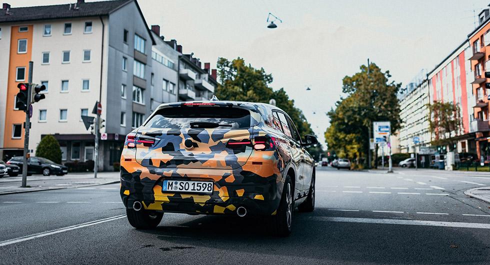 BMW visar kamouflerad X2