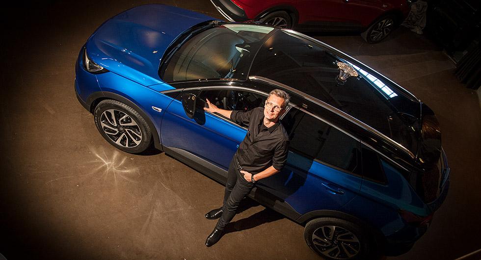 Enligt Opels svenske designer Fredrik Backman är det en utmaning att designa en suv så att insidan speglar den lite råare och robustare utsidan, utan att det blir för mycket.