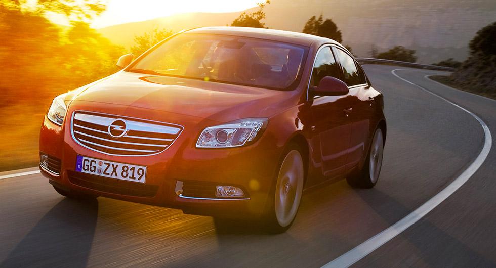 Frågeställren har en Opel Insignia från 2010 och undrar varför den inte meddelar när det är dags för service.