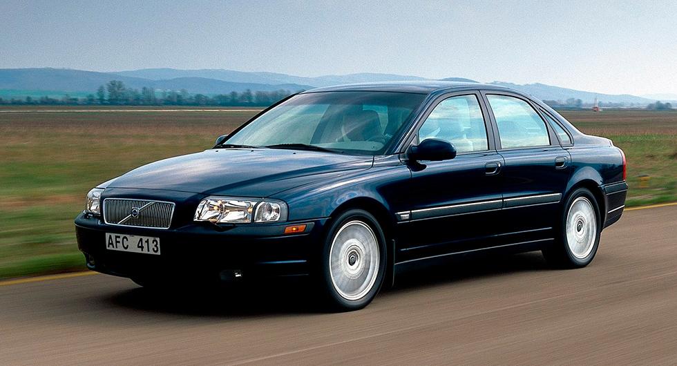 Frågeställaren har hört att vissa bilar av Volvomodellerna V70/S80 från 2001 kan få fel på spjällhuset som reglerar luftflödet till motorns insugningsrör.
