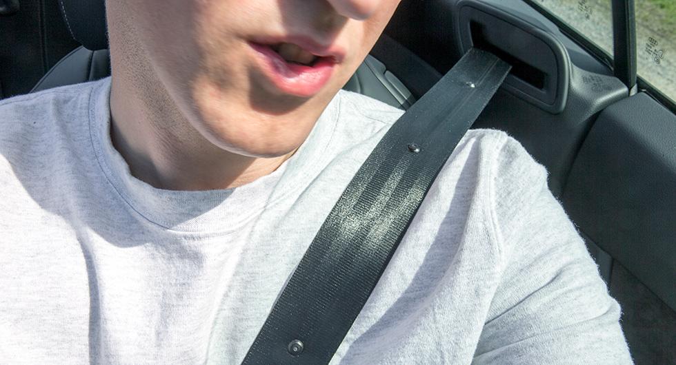 Mikrofoner i bältet underlättar nedcabbade handsfree-samtal.