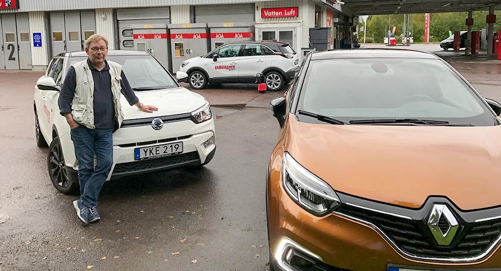 Dags för tankning och luftning av däcken inför älgtestet. Närmast kameran Renault Captur, sedan SsangYong Tivoli och längst bort Opel Crossland X.
