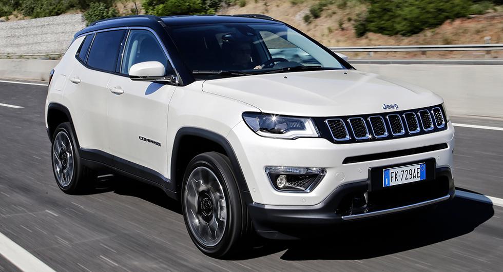 18-tumshjul fyller inte Jeeps klassiska hjulhus. Korta överhäng, 21 cm markfrigång och 4WD gör Compass svårstoppad!