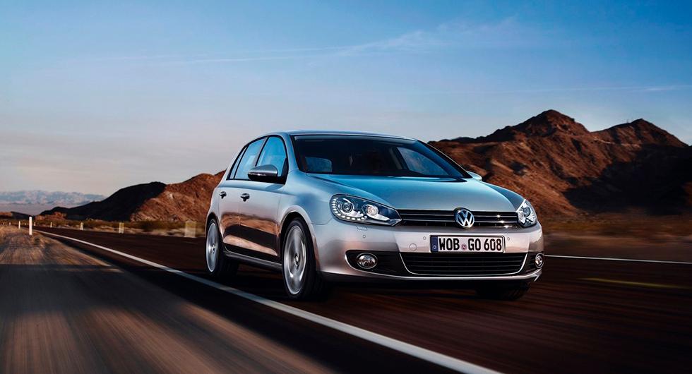 Frågeställaren äger en sju år gammal Volkswagen Golf och har fått olika besked om när kamremmen ska bytas.