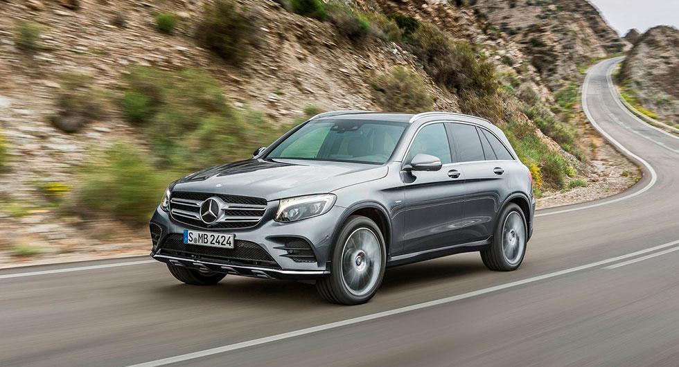 Suven Mercedes GLC är en av bilarna som måste återkallas på grund av att det kan vara fel på krockkudden på förarplats.