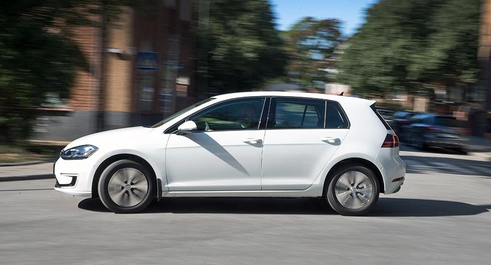 På utsidan avslöjar inget att detta är en elbil. E-Golf tillhör de allra diskretaste av sitt slag.