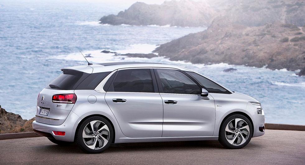 Frågeställarens son köpte en Citroën Picasso från 2014 och AC:n gick sönder kort efter köp. Garantigivaren vill inte stå för reparationskostnaderna.