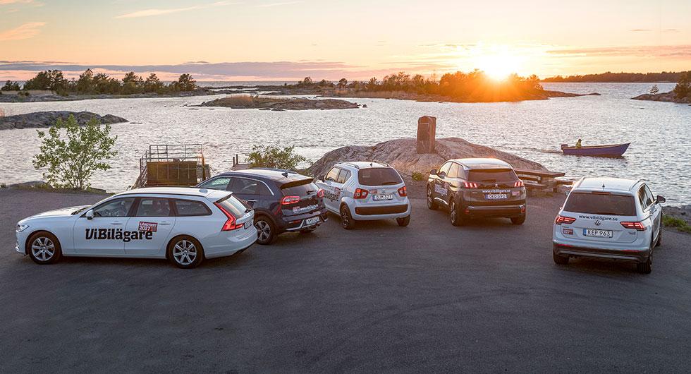 2017 års fem långtestbilar samlade: Volvo V90, Kia Niro, Suzuki Ignis, Peugeot 3008 och VW Tiguan. Vilken av dem fick flest poäng i förarnas omröstning?