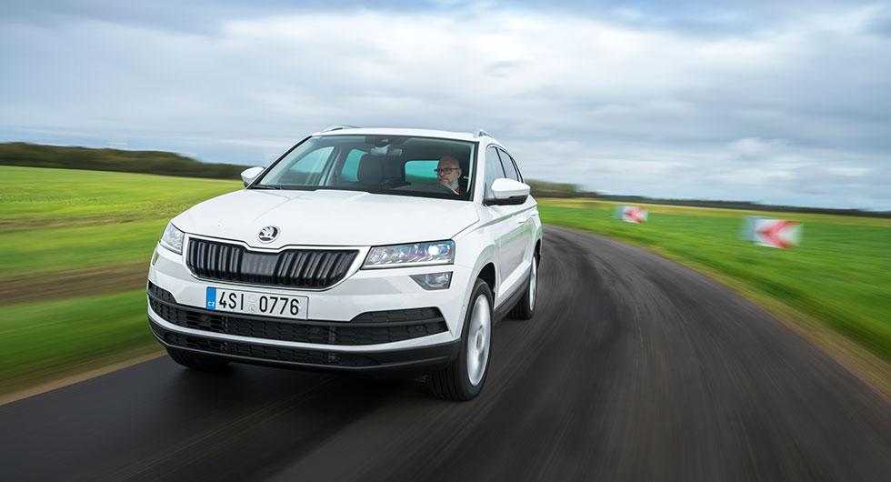 Föregångaren Yetis lekfulla funkisformgivning är borta. Karoq ser betydligt mer konservativ ut, något som Skoda säger europeiska kunder efterfrågat.