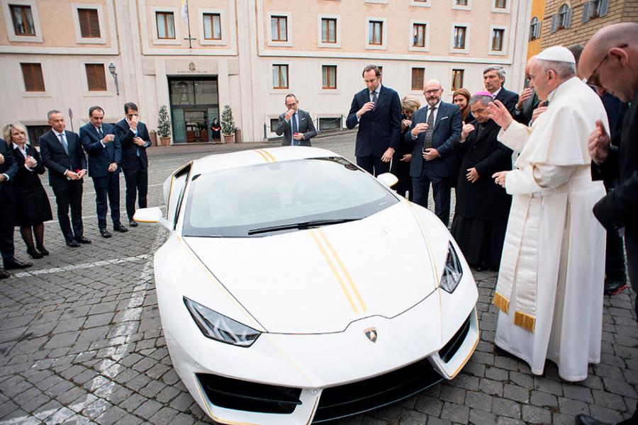 Välsignad Lamborghini