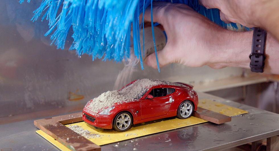 Nissan har en miniatyrbiltvätt