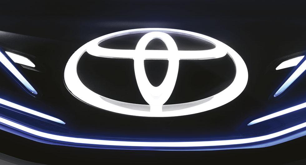 Toyota följer med strömmen