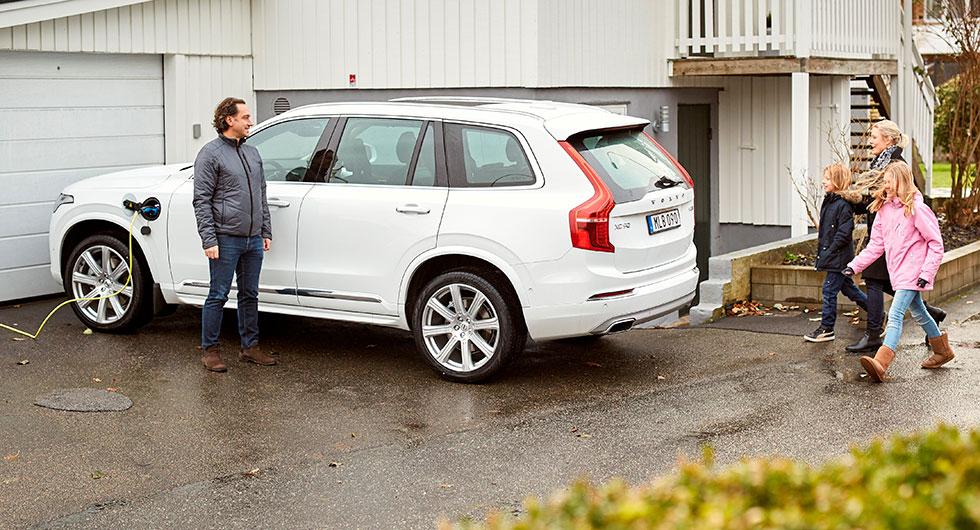 …familjen Simonovski. Båda familjerna är utvalda av Volvo Cars för att delta i testprojektet.