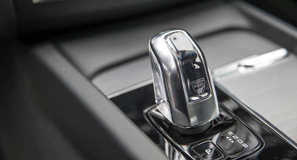 Kvalitetskänslan i XC60 är hög. Växelväljare i Orreforsglas är unik för T8.
