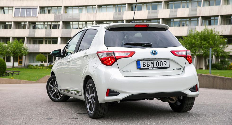 Frågeställaren har precis köpt en ny Toyota Yaris Hybrid och undrar om en extra rostskyddsbehandling är något att investera i.
