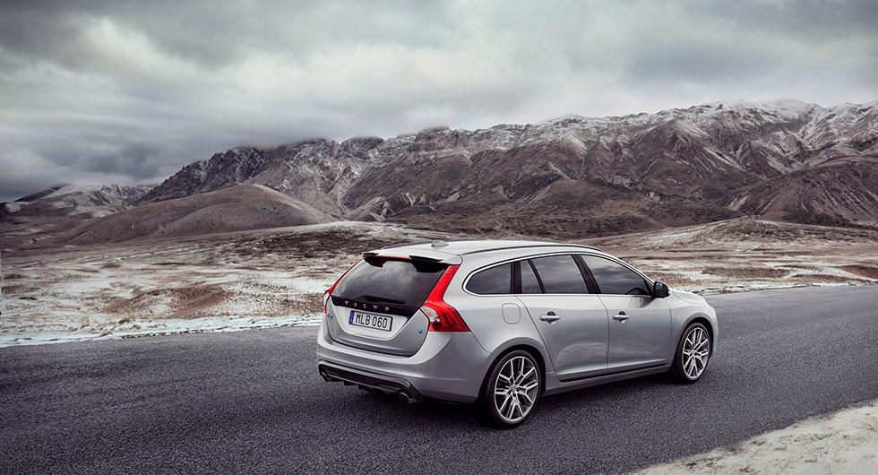 Volvo V60, som på bilen syns med Polestardetaljer, avancerade tillsammans med S60 i tabellen när januari månads nyregistreringar summeras.