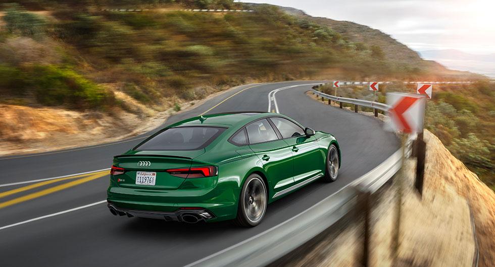 RS 5 Sportback galopperar in med 444 hästar