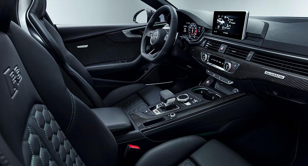RS 5 Sportback galopperar in med 444 hästar