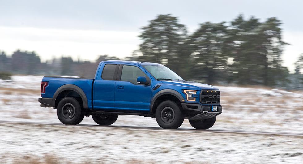 Normalstor i USA - enorm med svenska mått. En vanlig kombi är nästan lika hög som huven på Ford F-150.